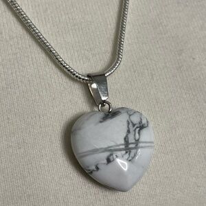 NWT Heart Shaped Crystal howlite, 925 Sterling silver plated Necklace.